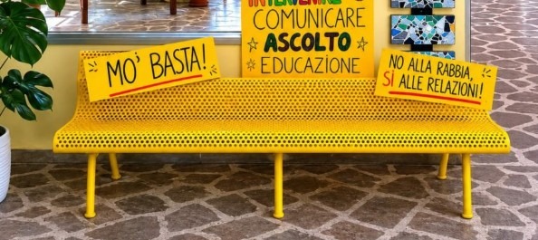 Alla Panzini si inaugura la panchina gialla contro il Bullismo e Cyberbullismo